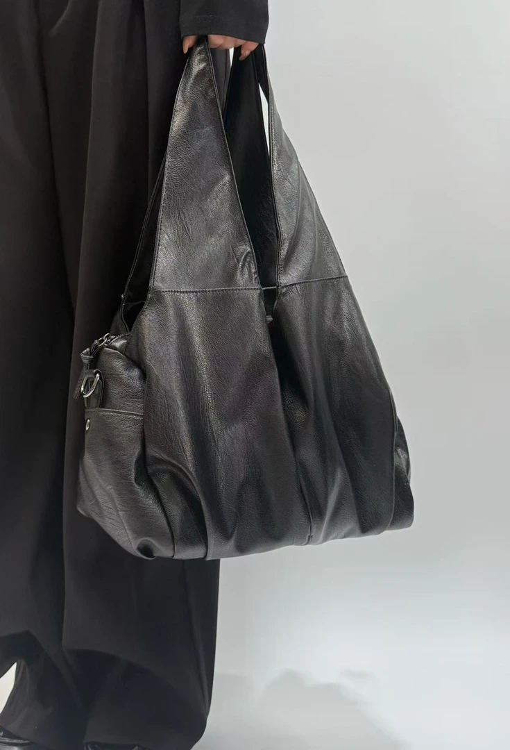 复古通勤简约斜挎包黑色高级感软皮托特包大容量单肩腋下包松弛感