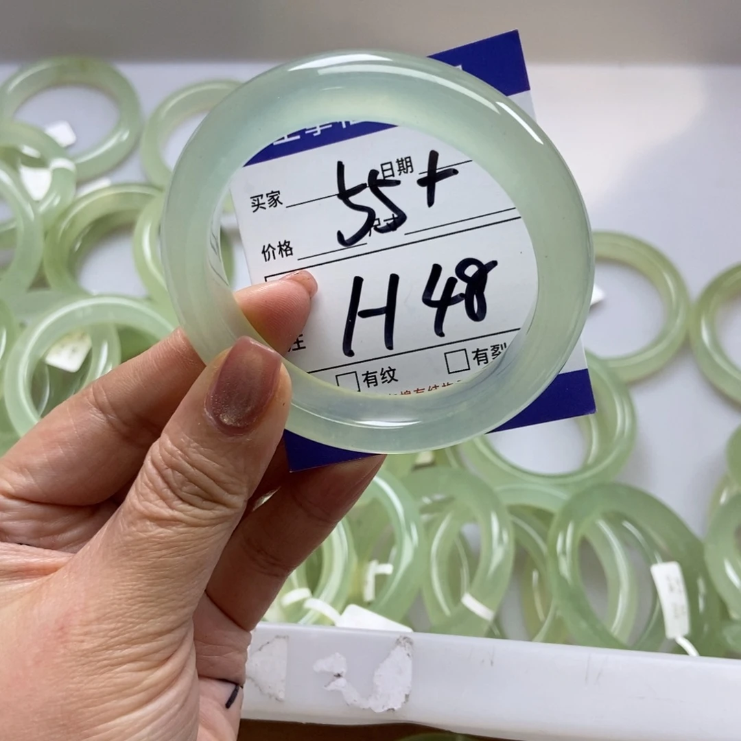 岫玉手镯手镯未镶嵌