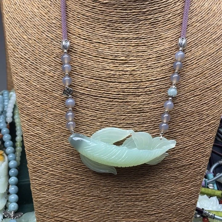 蛇纹石玉吊坠合金