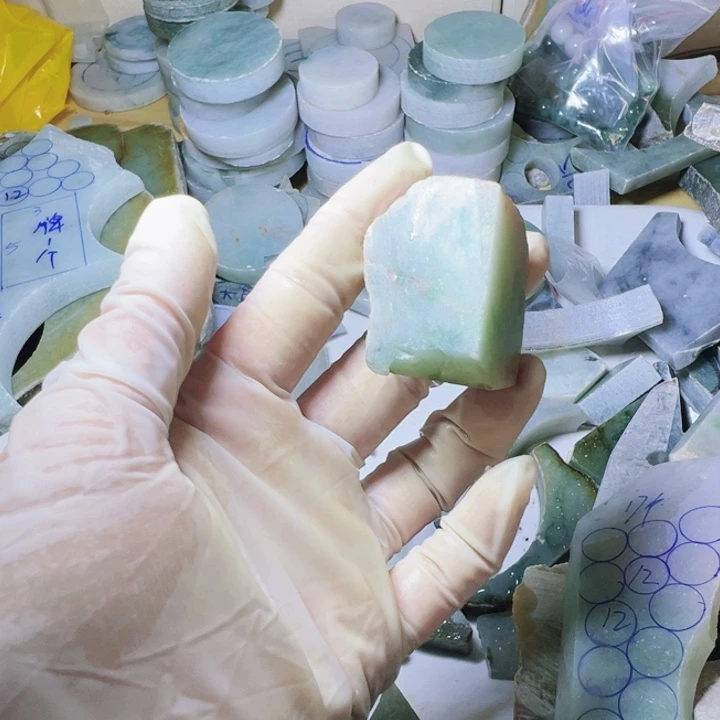 颈饰未镶嵌翡翠阳*苔