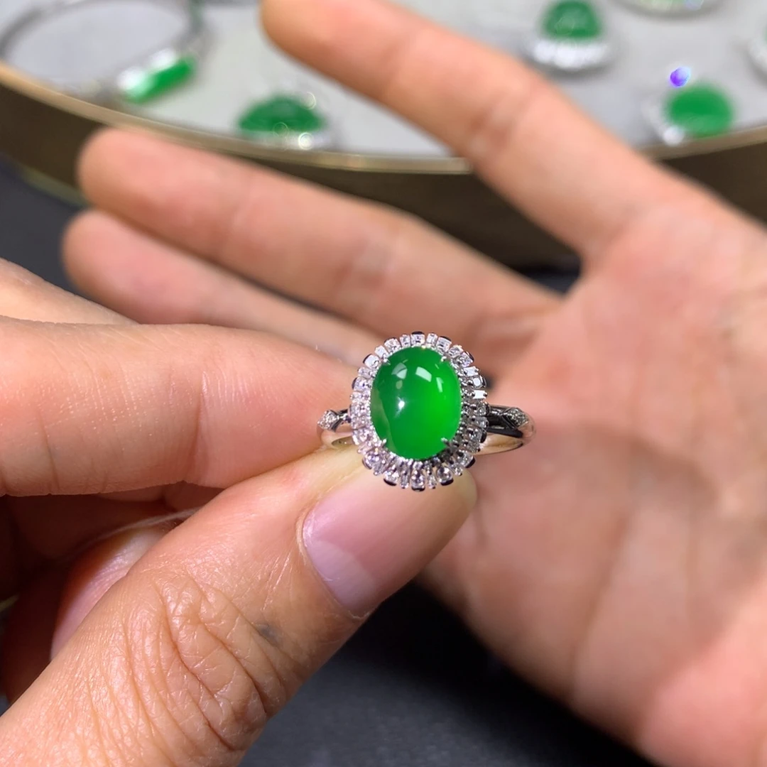 翡翠戒指18K金镶嵌翡翠