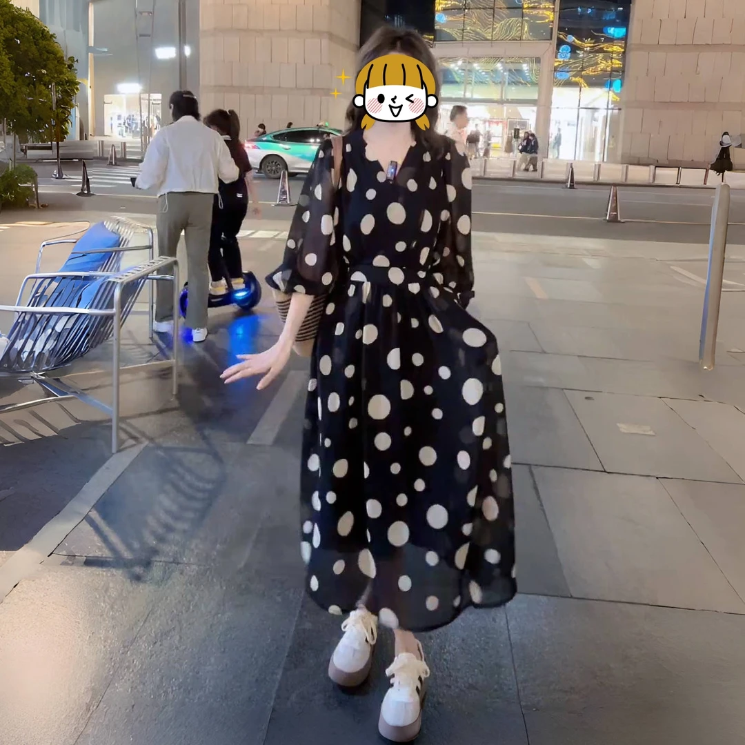 大码宽松气质波点拼色连衣裙2025夏季新款韩版遮肚中长款洋气长裙