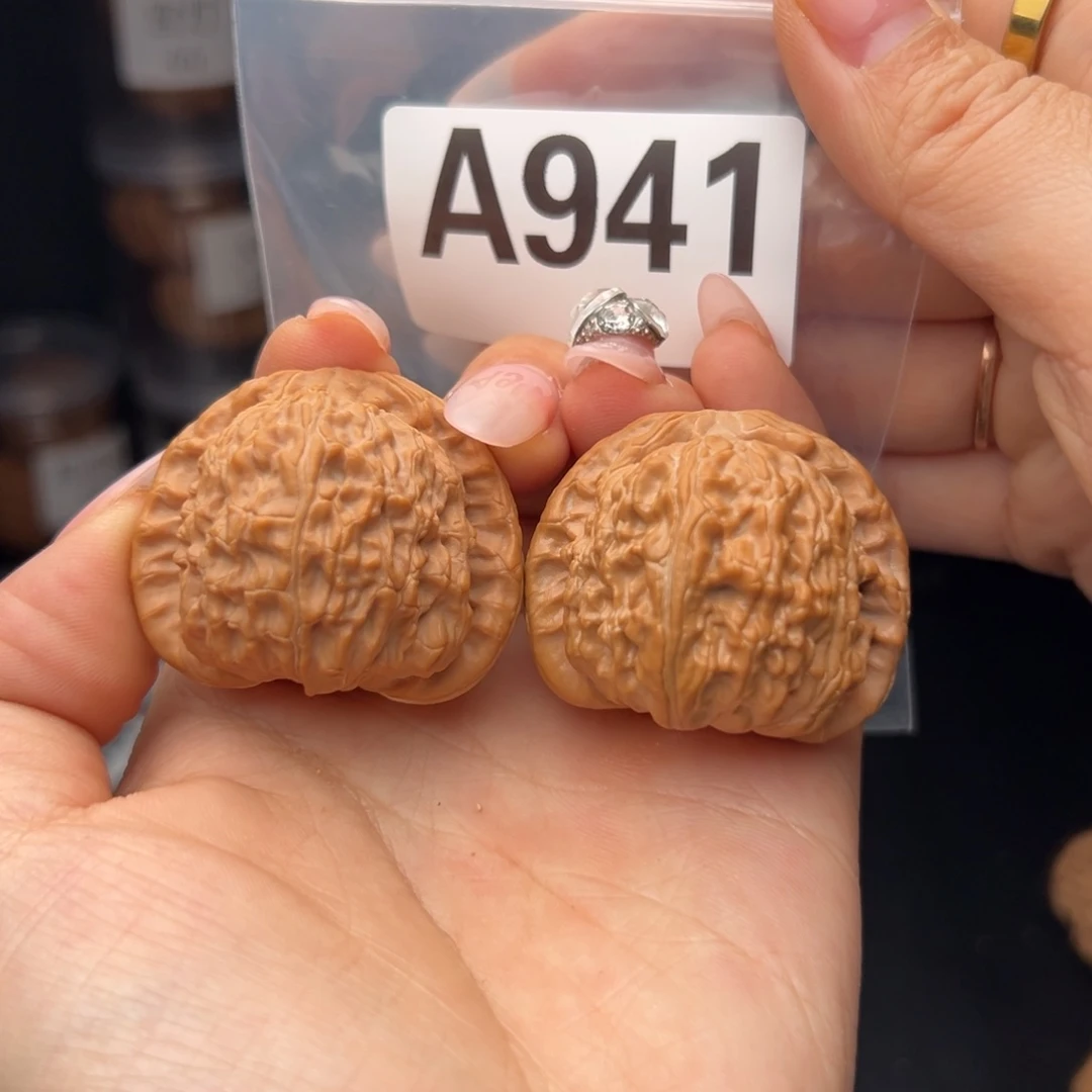 文玩核桃吊坠白狮子41全品