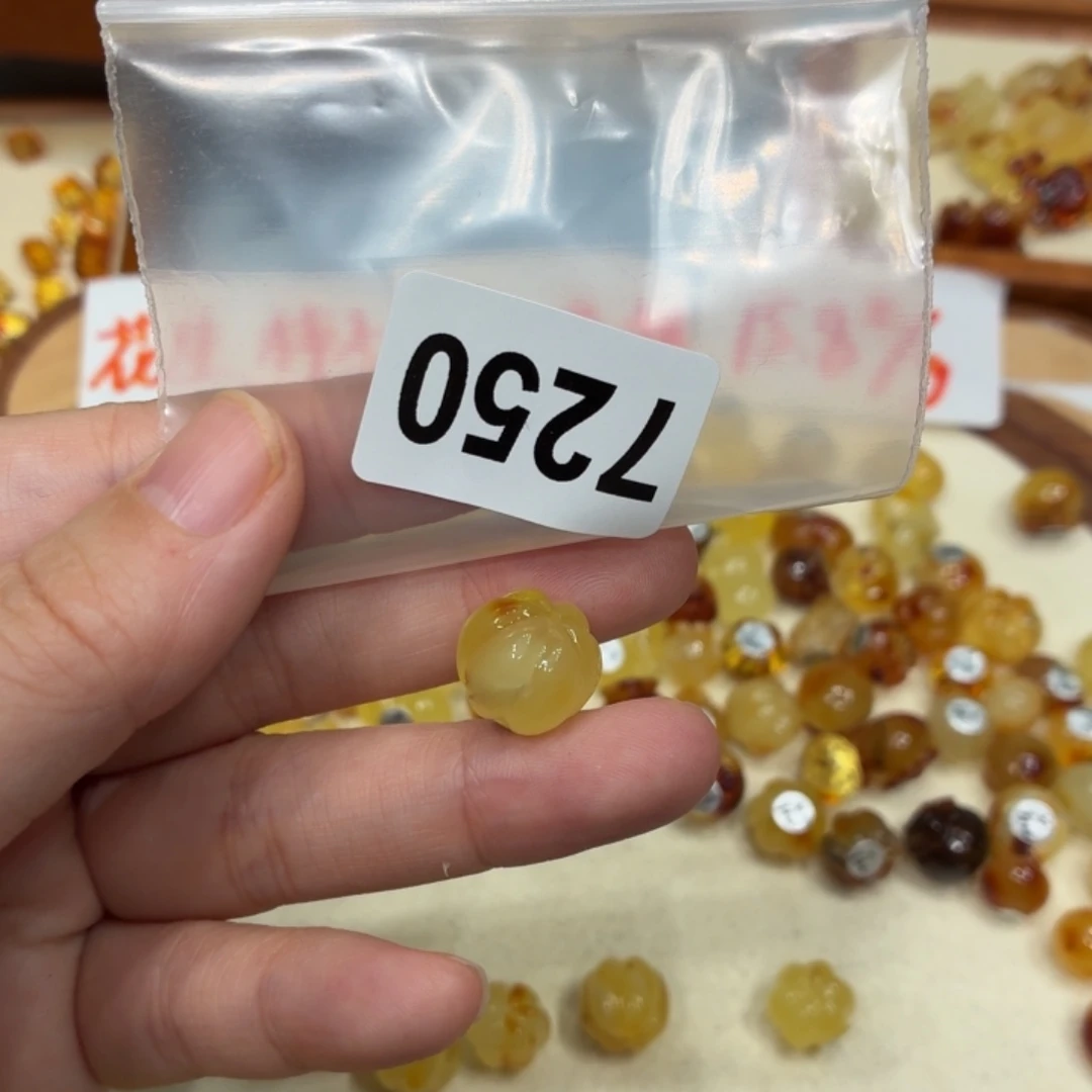 琥珀未镶嵌珠宝奇石