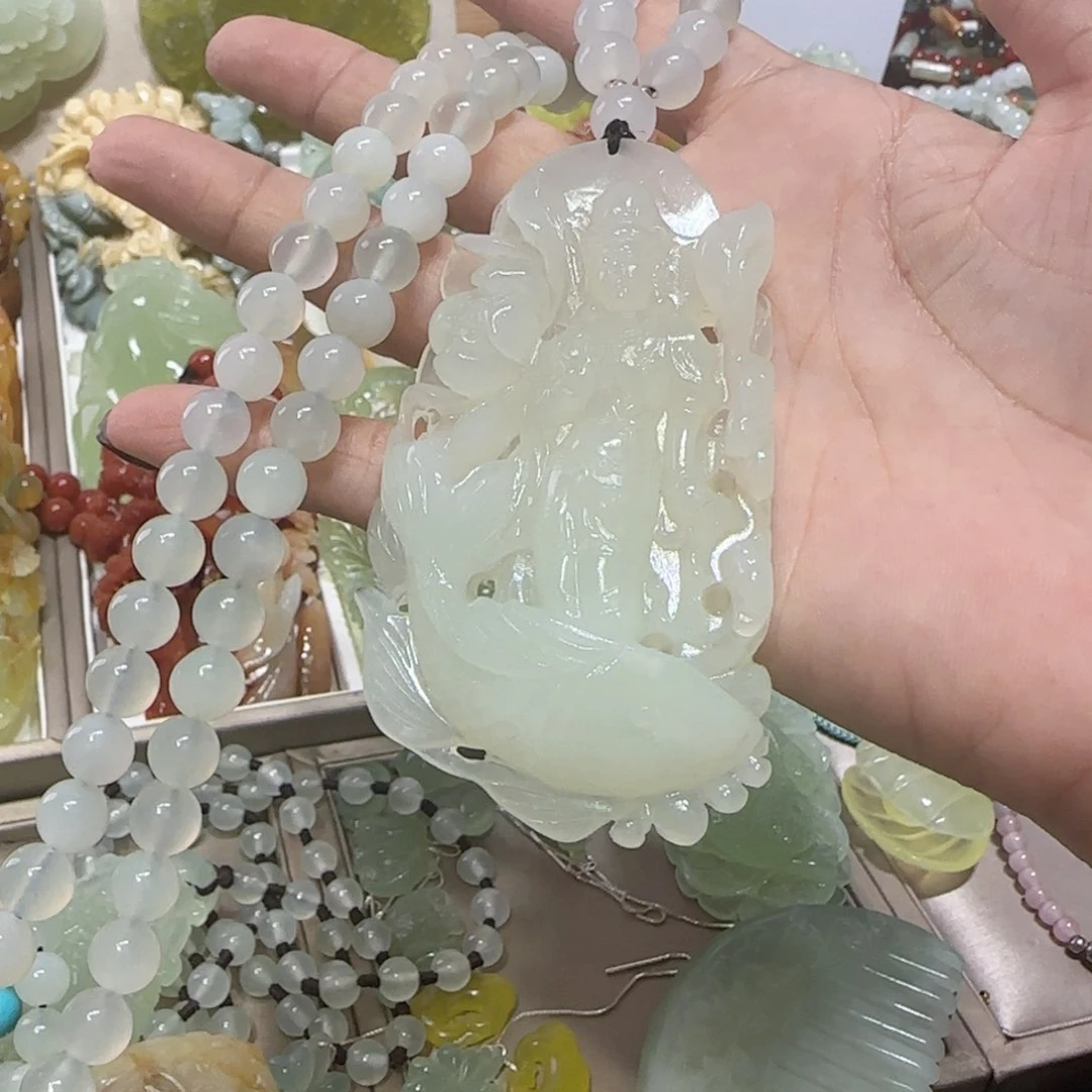 未镶嵌蛇纹石玉吊坠