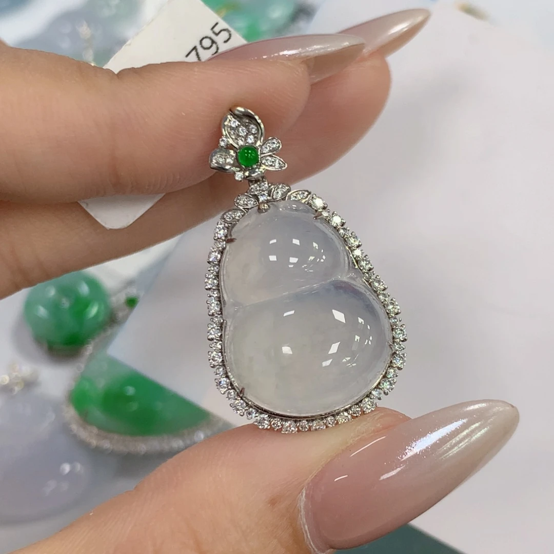 颈饰18K金镶嵌翡翠