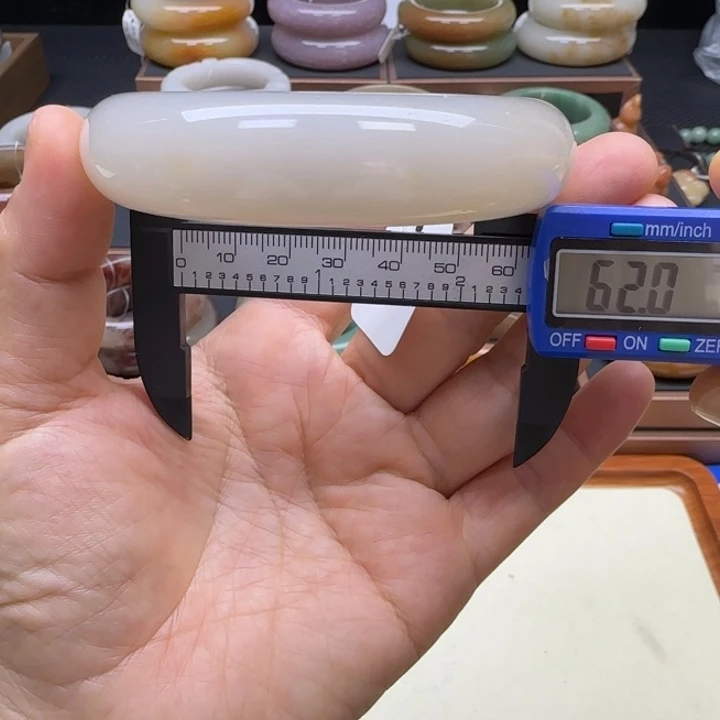 石英岩玉未镶嵌手镯