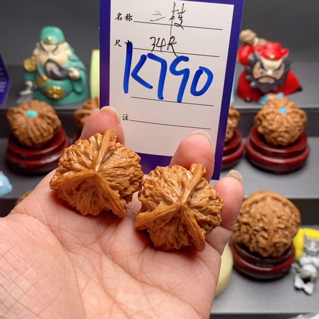 A***.文玩核桃吊坠三棱34