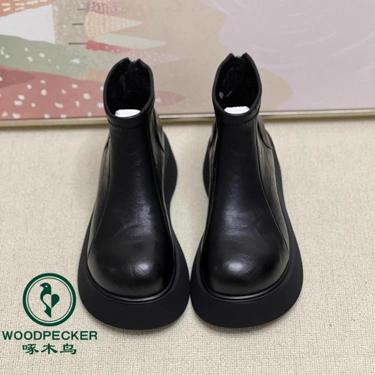 啄木鸟厚底短靴女2025新款秋冬季平底松糕百搭切尔西靴加绒马丁靴