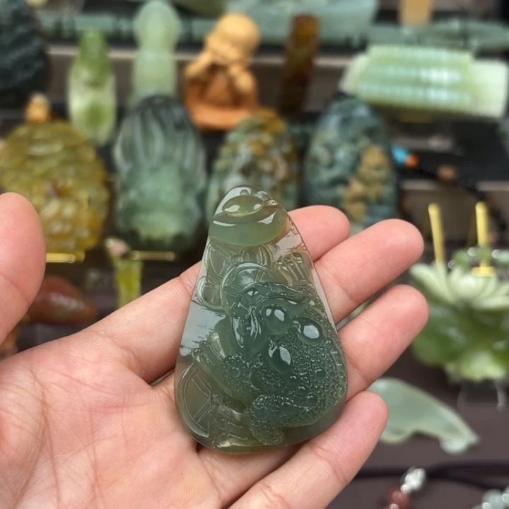 黄***客蛇纹石玉未镶嵌颈饰