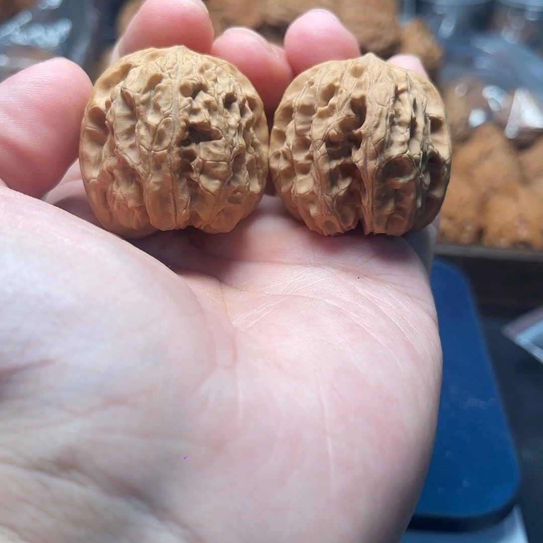 1文玩核桃蜡块狮子35-265