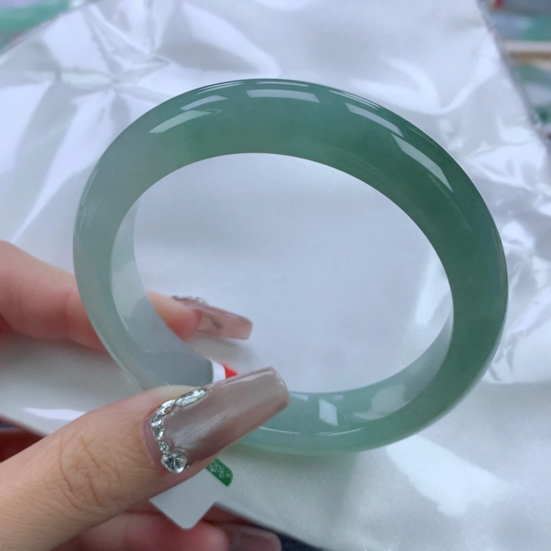 翡翠手镯未镶嵌56.5正圈半山水