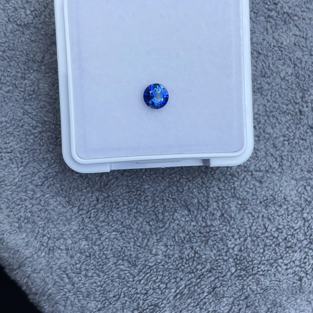 蓝宝石裸石0.583Ct。