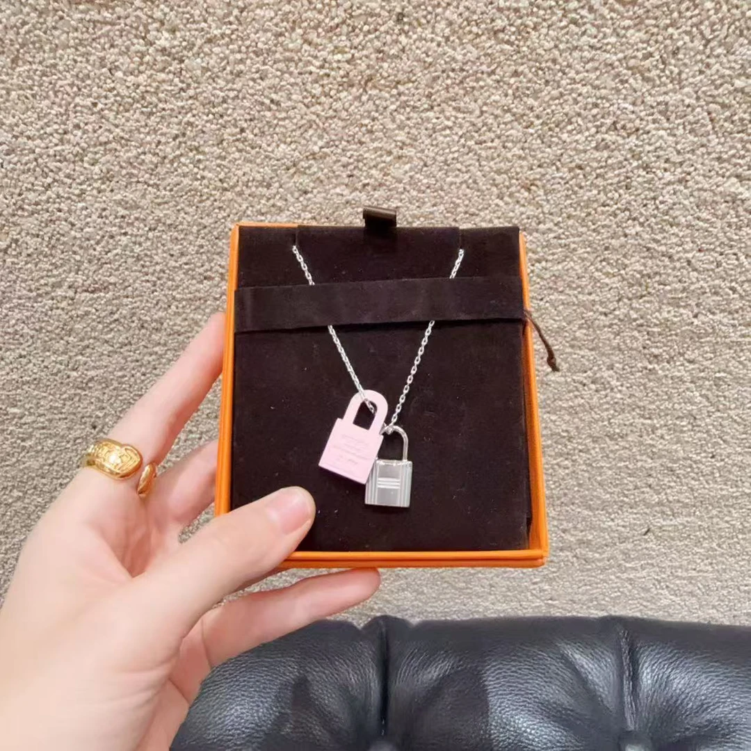 99新 Hermes/爱马仕 Hermes   kelly 樱花粉配银色锁头项链