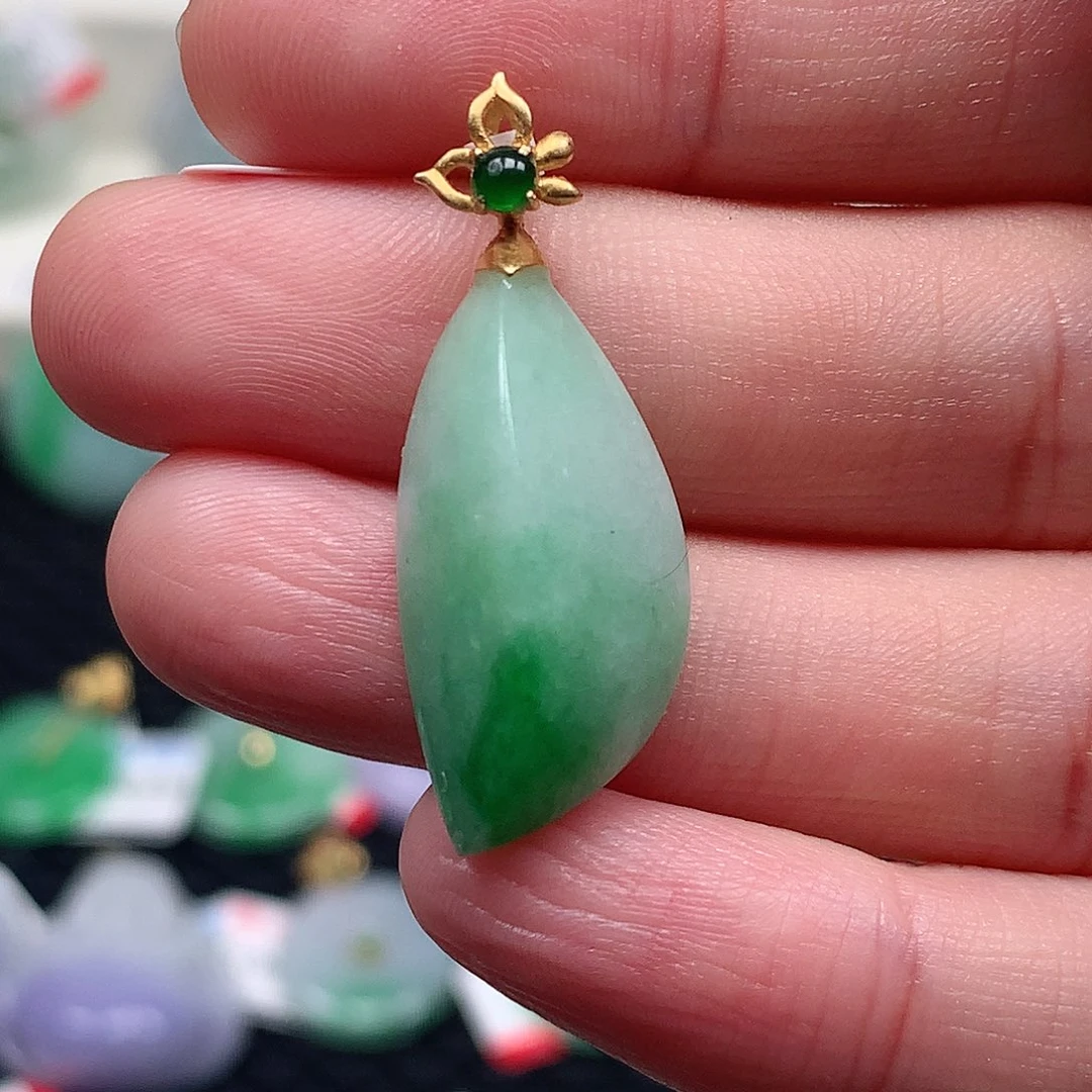 颈饰18K金镶嵌翡翠翡翠吊坠