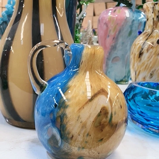 琉璃花瓶高15厘米口径3厘米