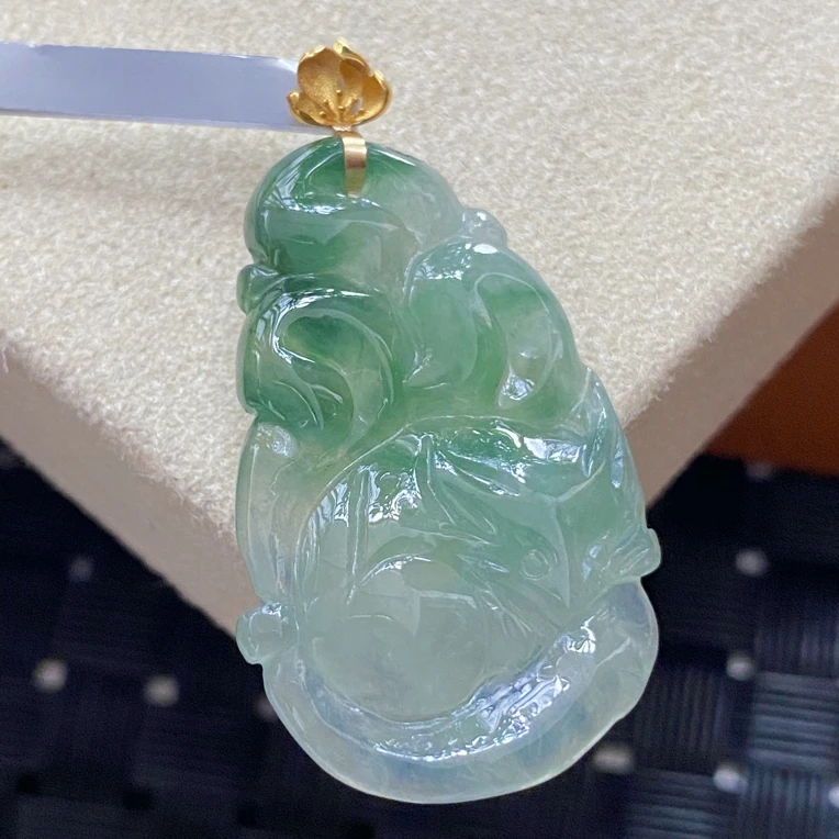 天然翡翠Ａ货18K金镶嵌冰绿九尾狐吊坠 33.5*18*3.7