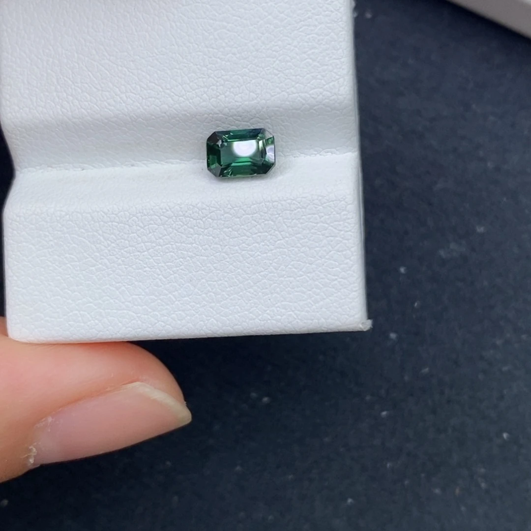 蓝宝石裸石未镶嵌