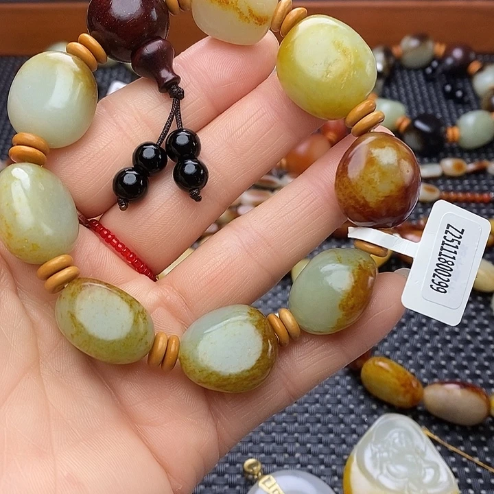 贰***姐和田玉未镶嵌挂件