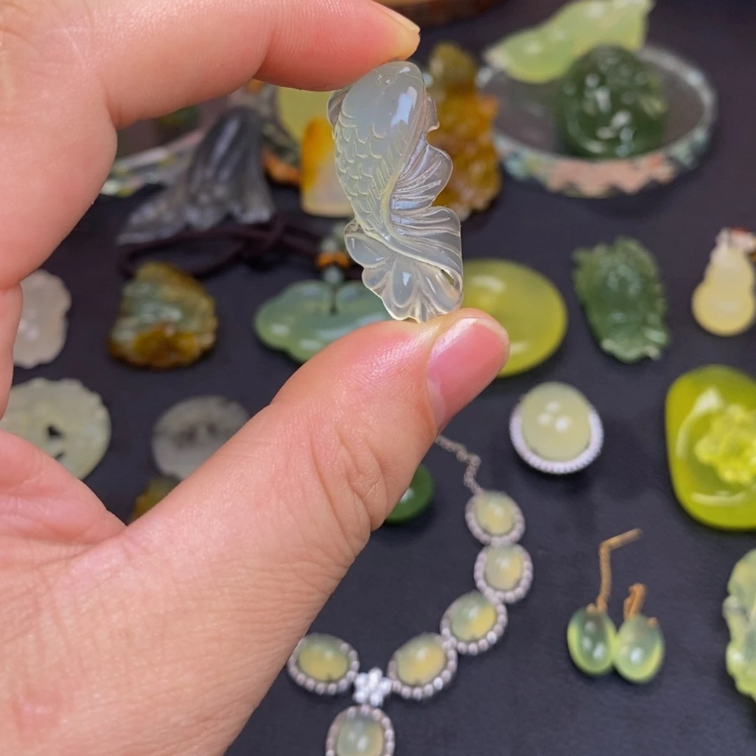 蛇纹石玉合金颈饰