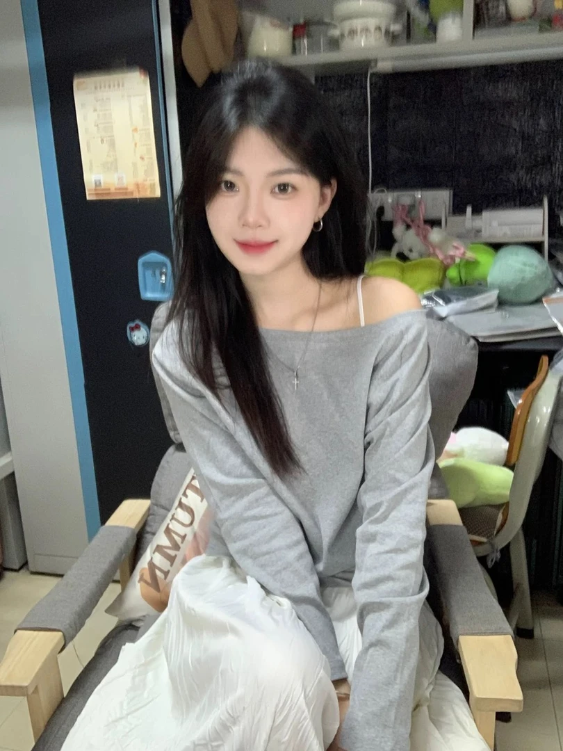 纯棉韩式复古港风宽松女秋季新款慵懒风松弛感纯欲斜肩一字肩上衣