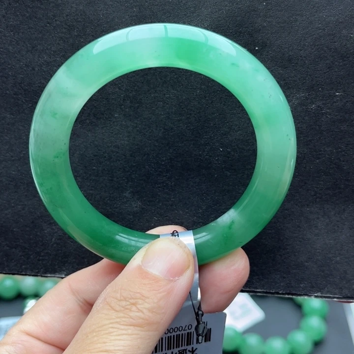 石英质玉未镶嵌手镯52.9