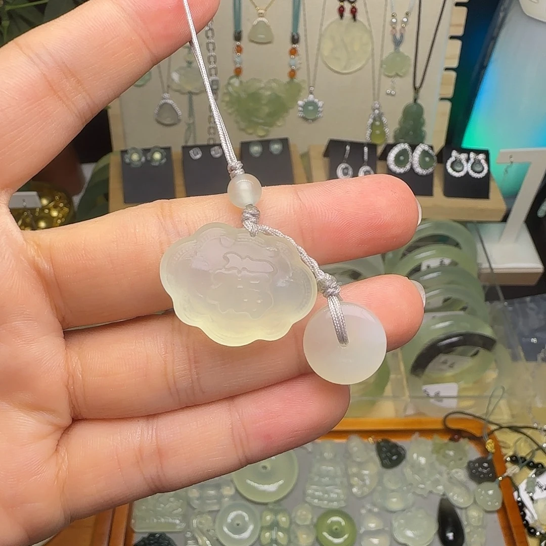 我***呱蛇纹石玉未镶嵌颈饰