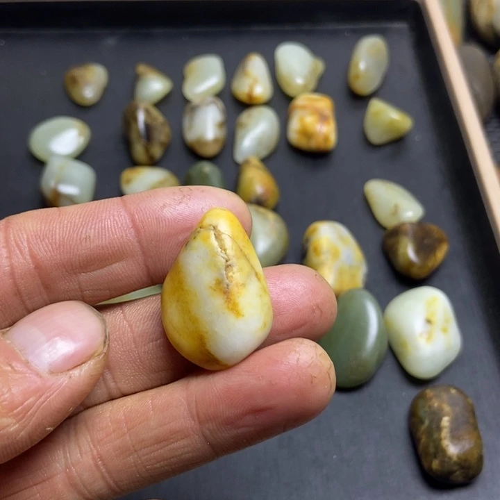 用***9和田玉（糖玉）未镶嵌珠宝奇石