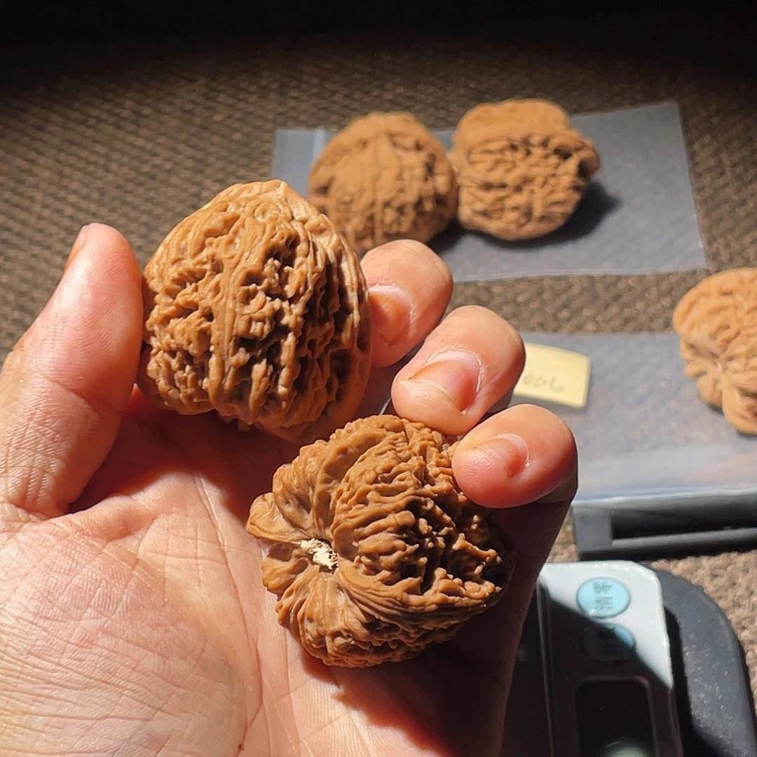 嘉***俊文玩核桃吊坠南疆石