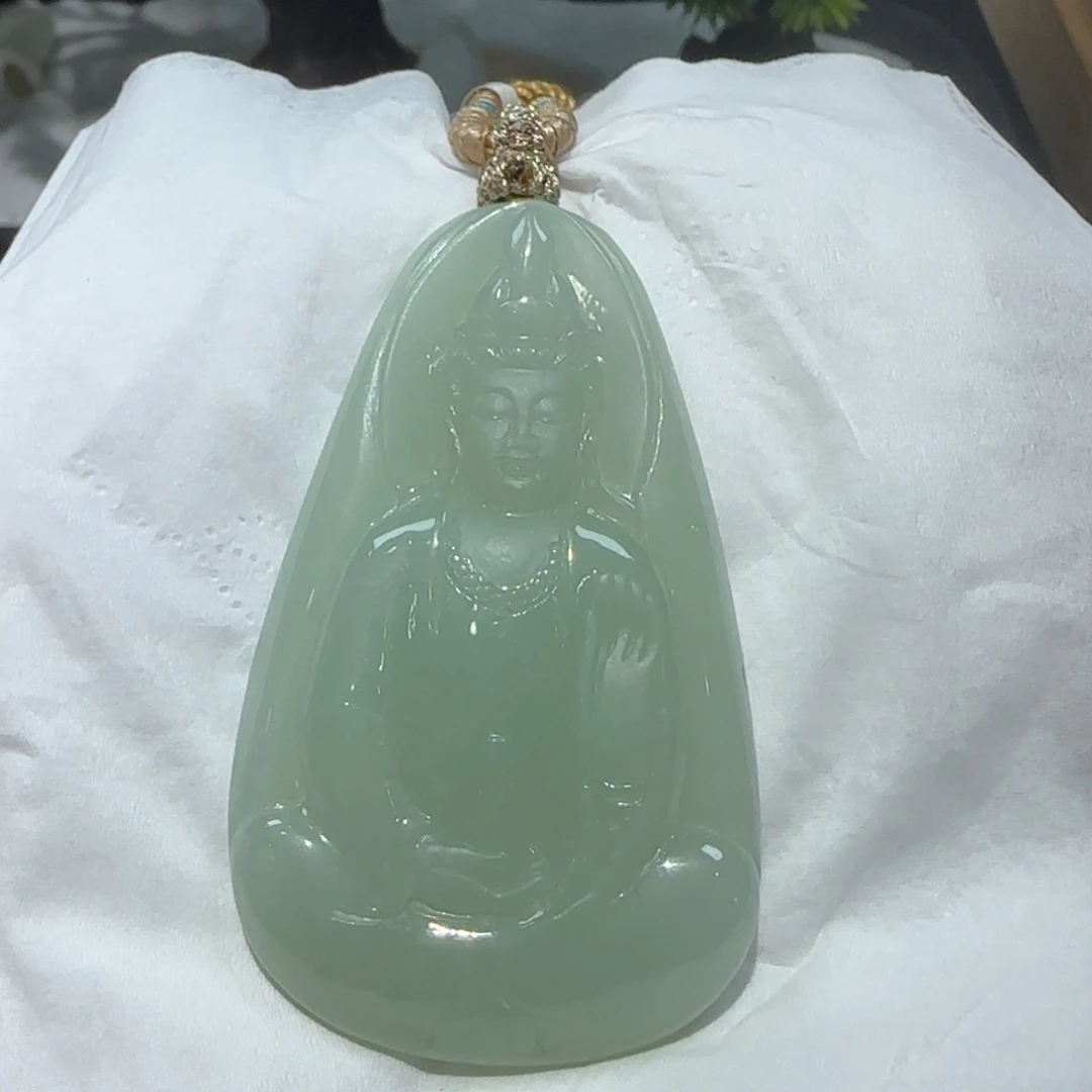 皇***晨翡翠未镶嵌颈饰。。
