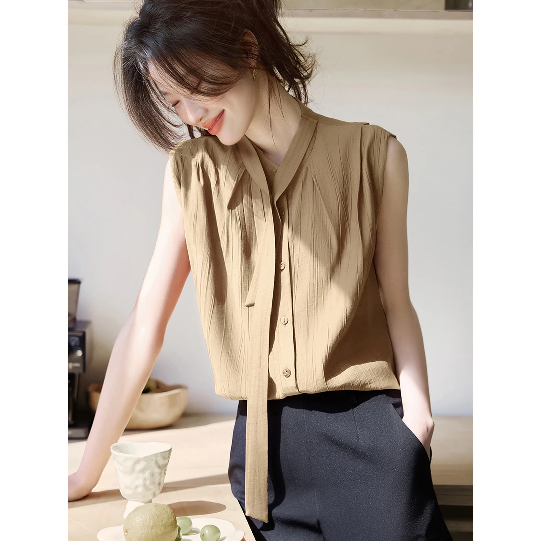 沫晗依美2025夏季新款韩版休闲显瘦别致设计感领口系带无袖衬衫