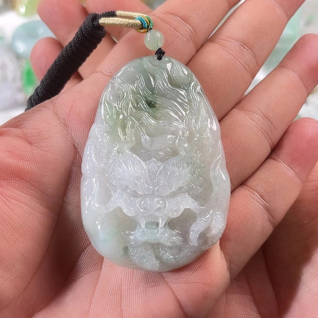 翡翠未镶嵌颈饰龙牌