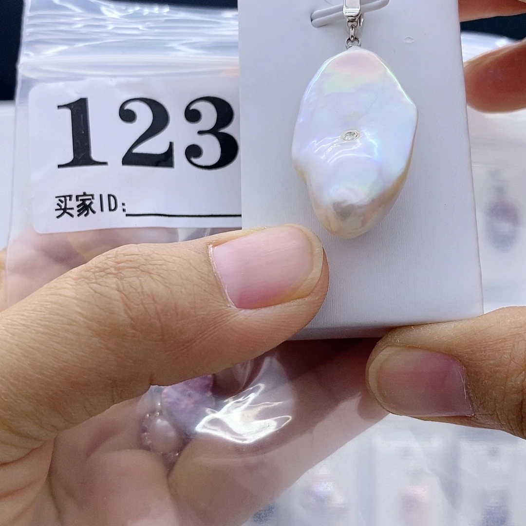 钛钢淡水珍珠颈饰