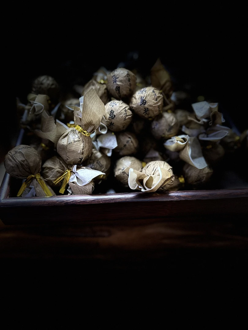 冰岛老寨生茶龙珠8g  马拉菲尔茶叶