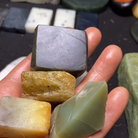 和田玉珠宝奇石未镶嵌秘**里