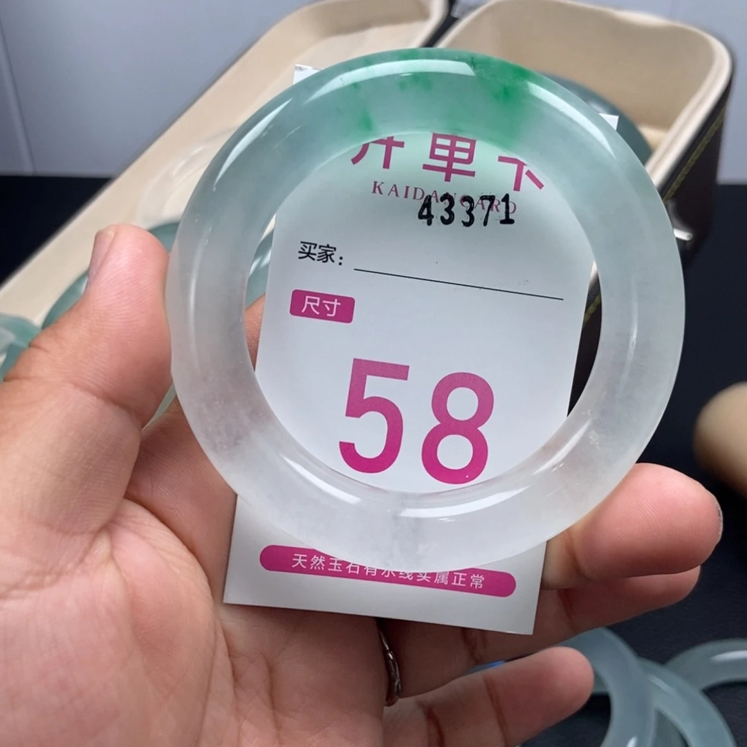 石英质玉手镯未镶嵌