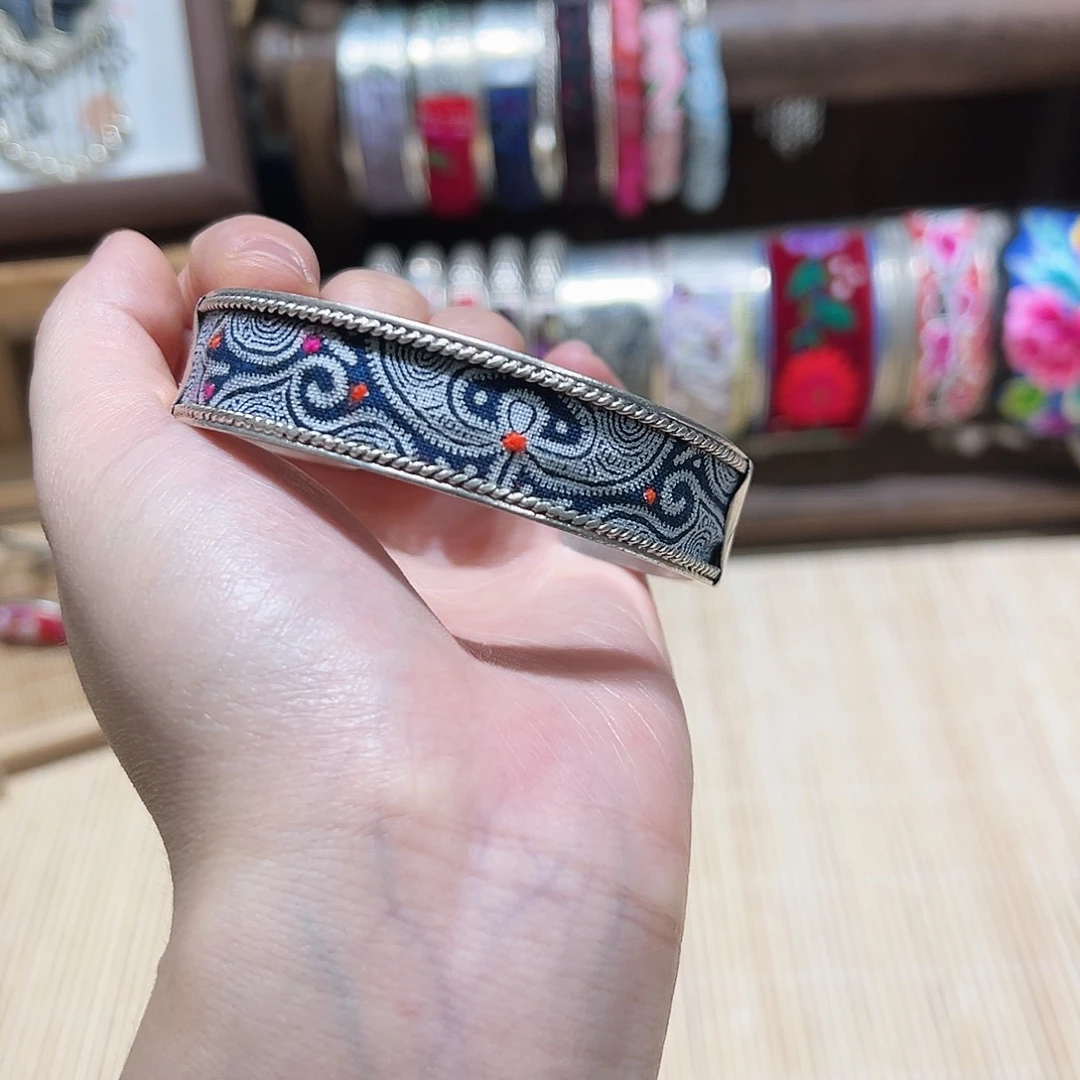 诗***织绣手工蜡染苗银手镯
