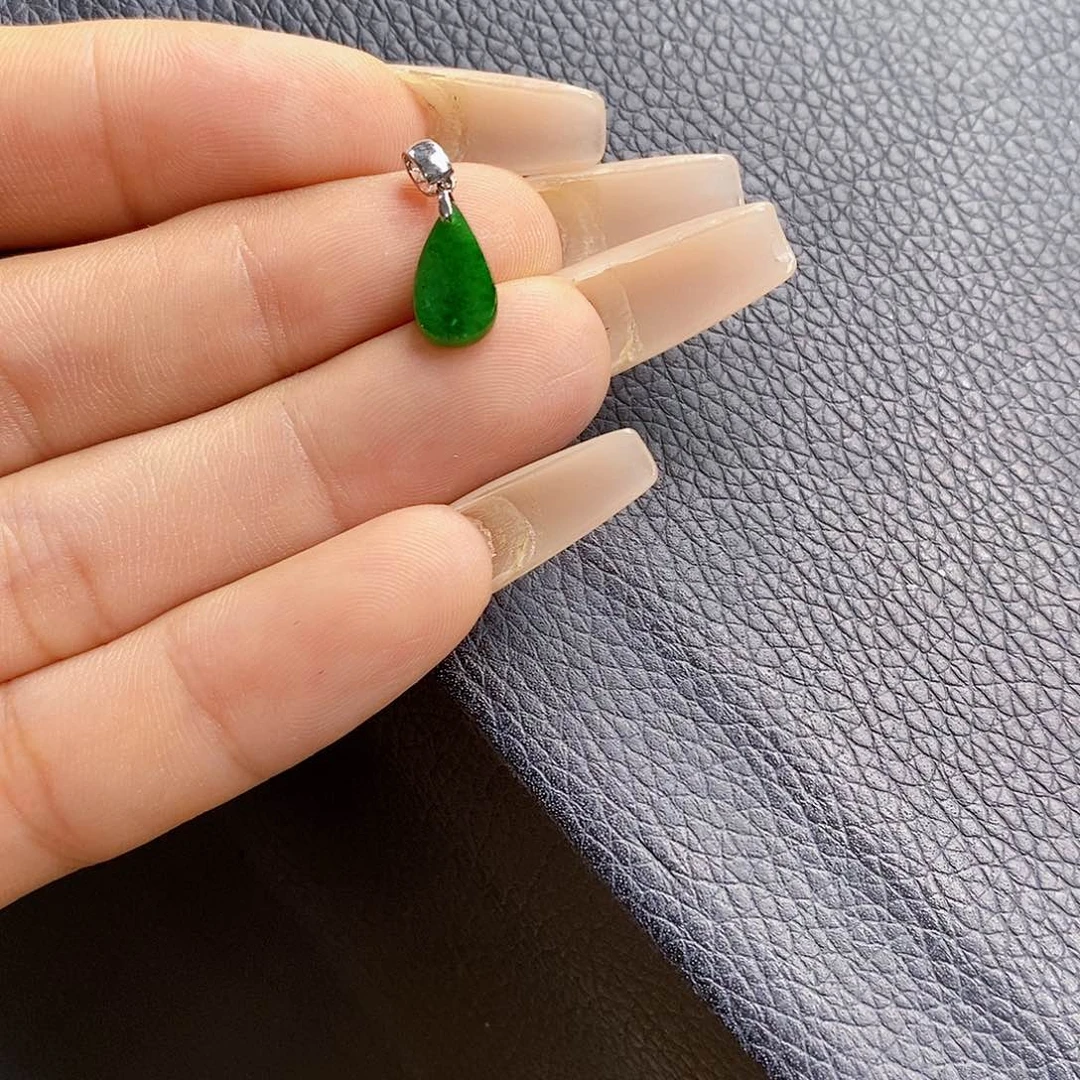 翡翠18K金镶嵌颈饰翡翠