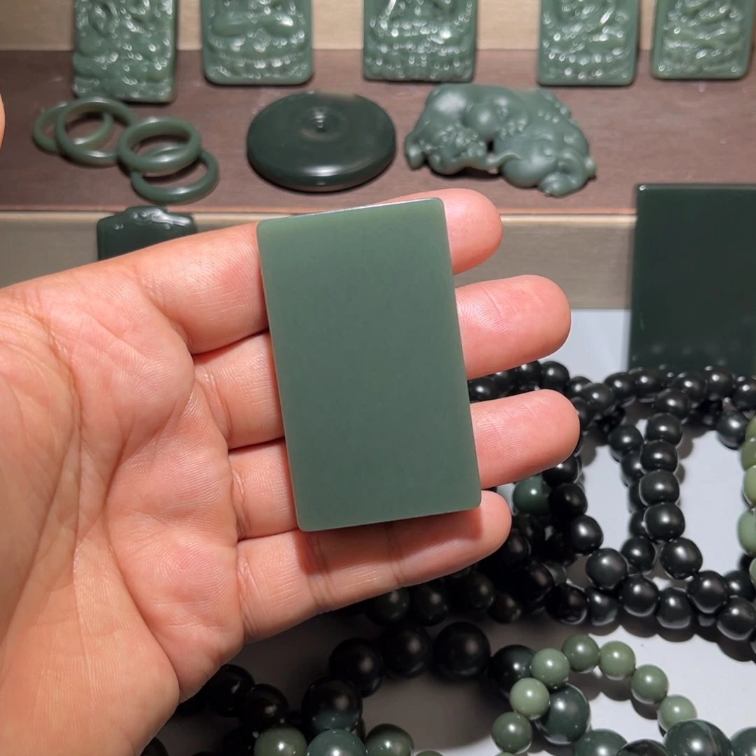 玛***糖和田玉未镶嵌颈饰