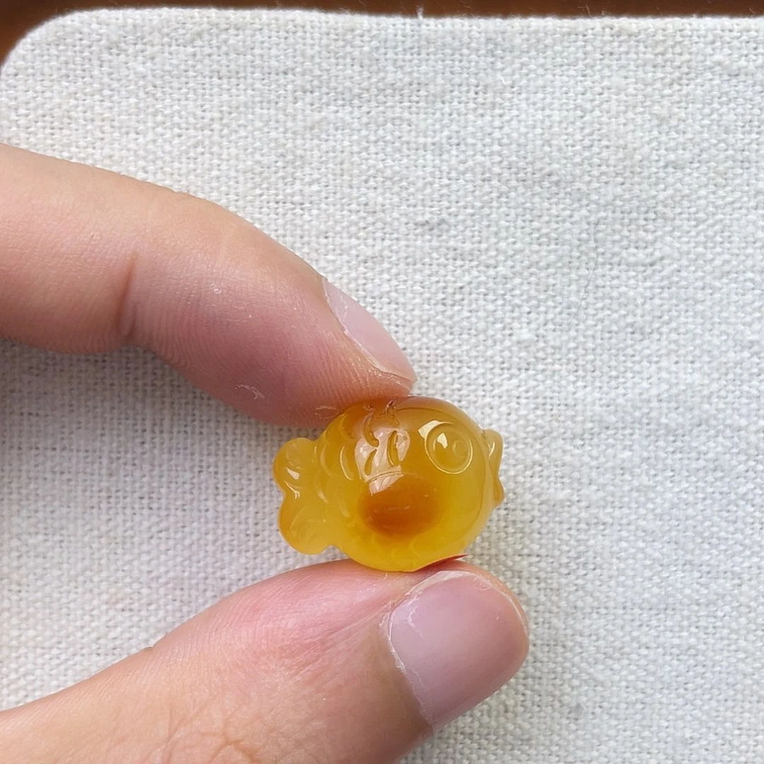 裸石琥珀未镶嵌小鱼