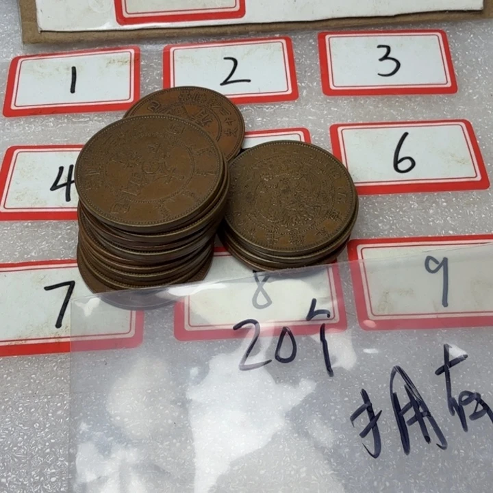拥****上18个铜币工艺品摆件