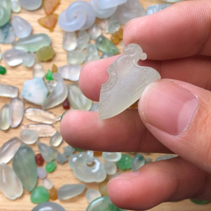 定制翡翠未镶嵌挂件