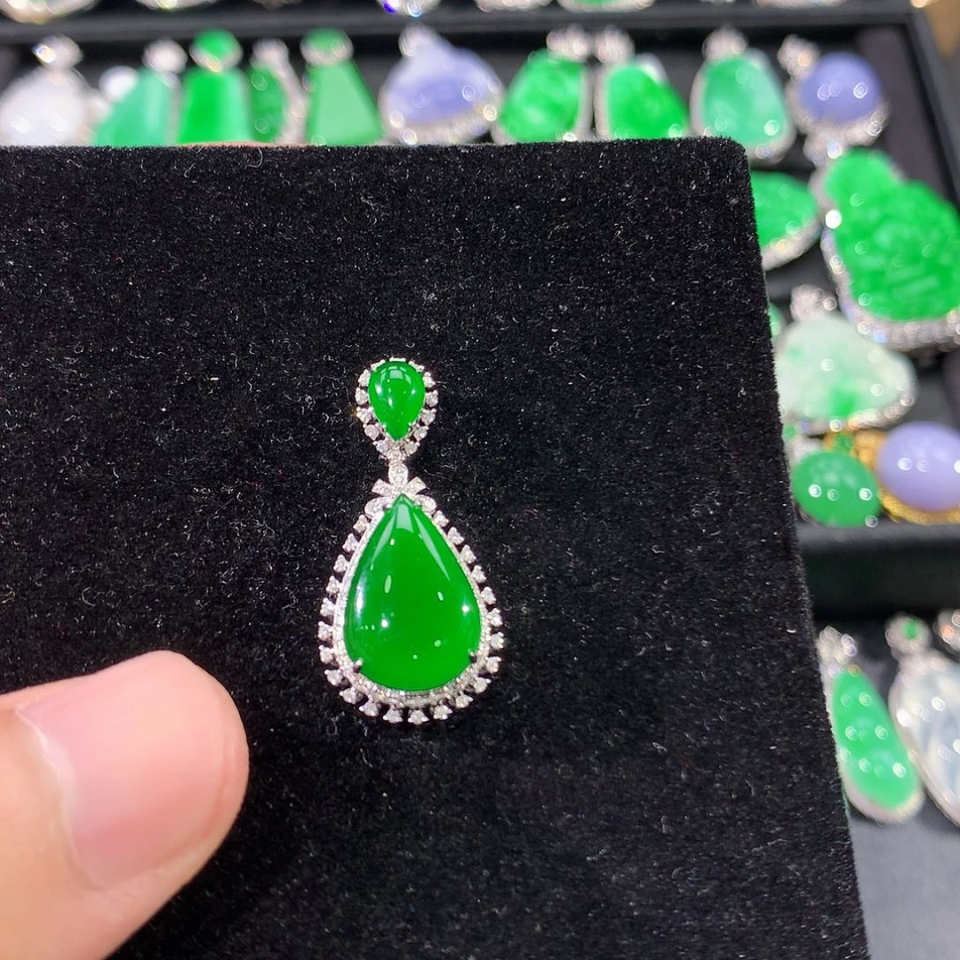 翡翠18K金镶嵌颈饰