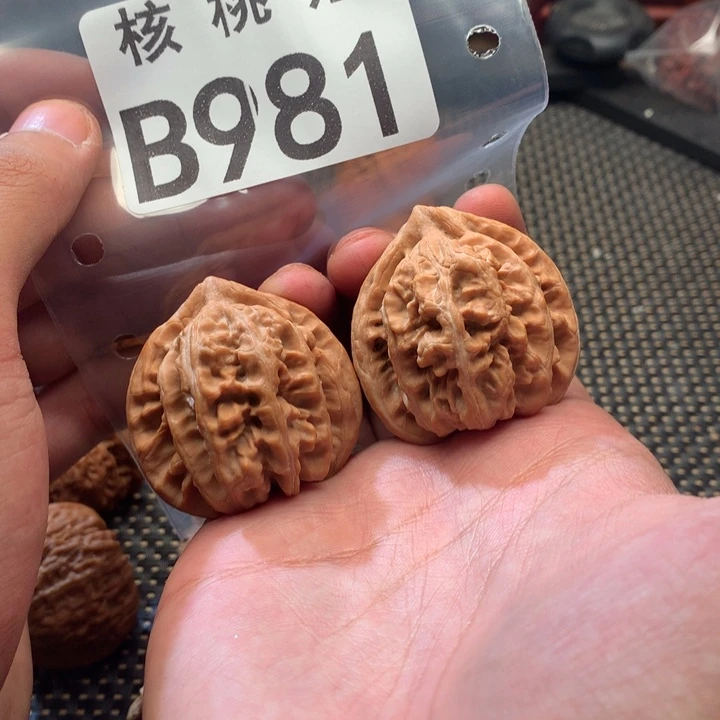 文玩核桃吊坠三羊谷