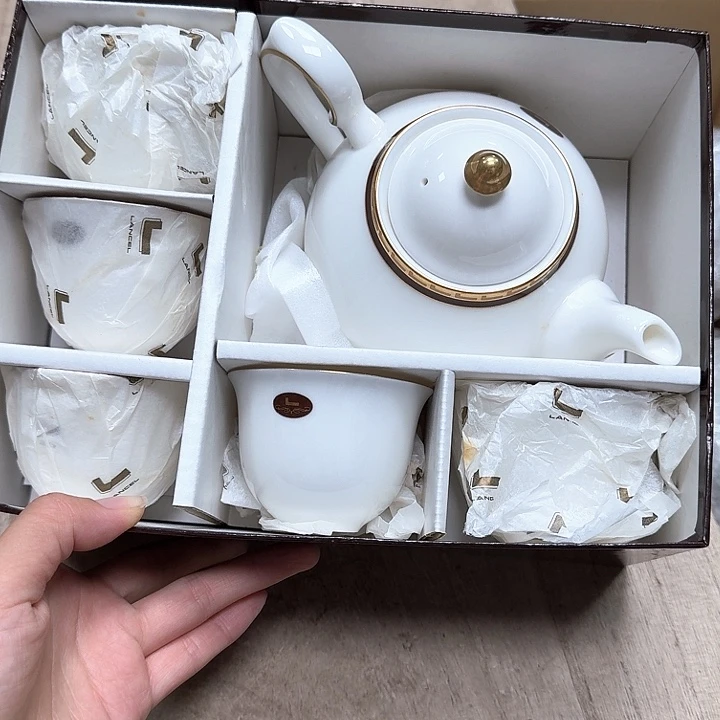 瓷片噗哈哈哈哈哈哈哈哈哈