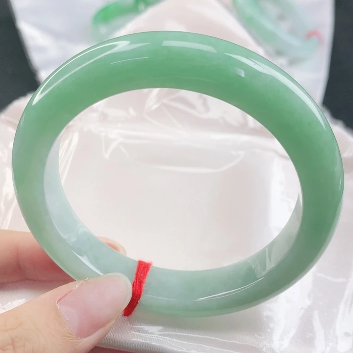 翡翠未镶嵌手镯缅甸59.9饱满果绿正圈