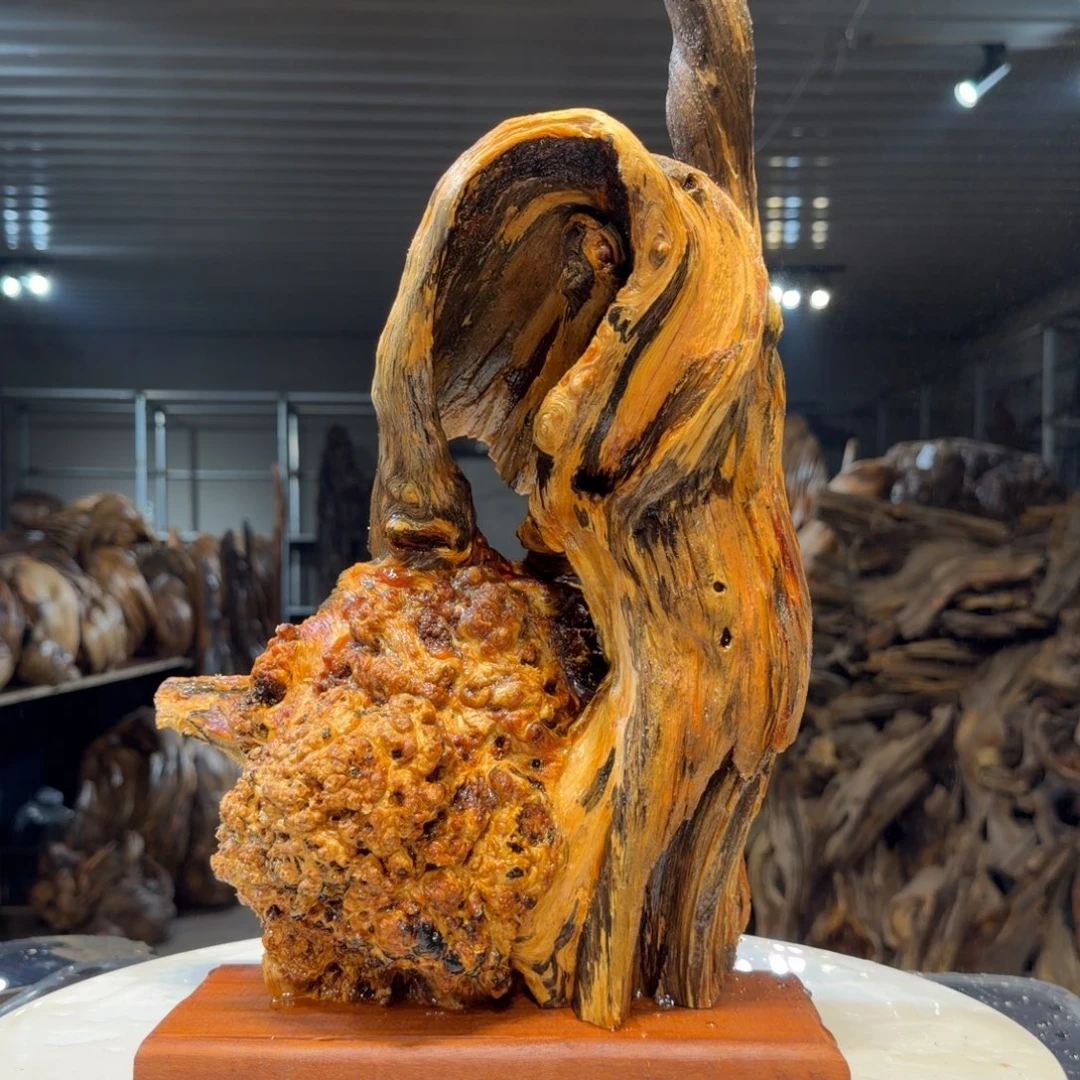 青***山木王一刀琥珀木摆件51