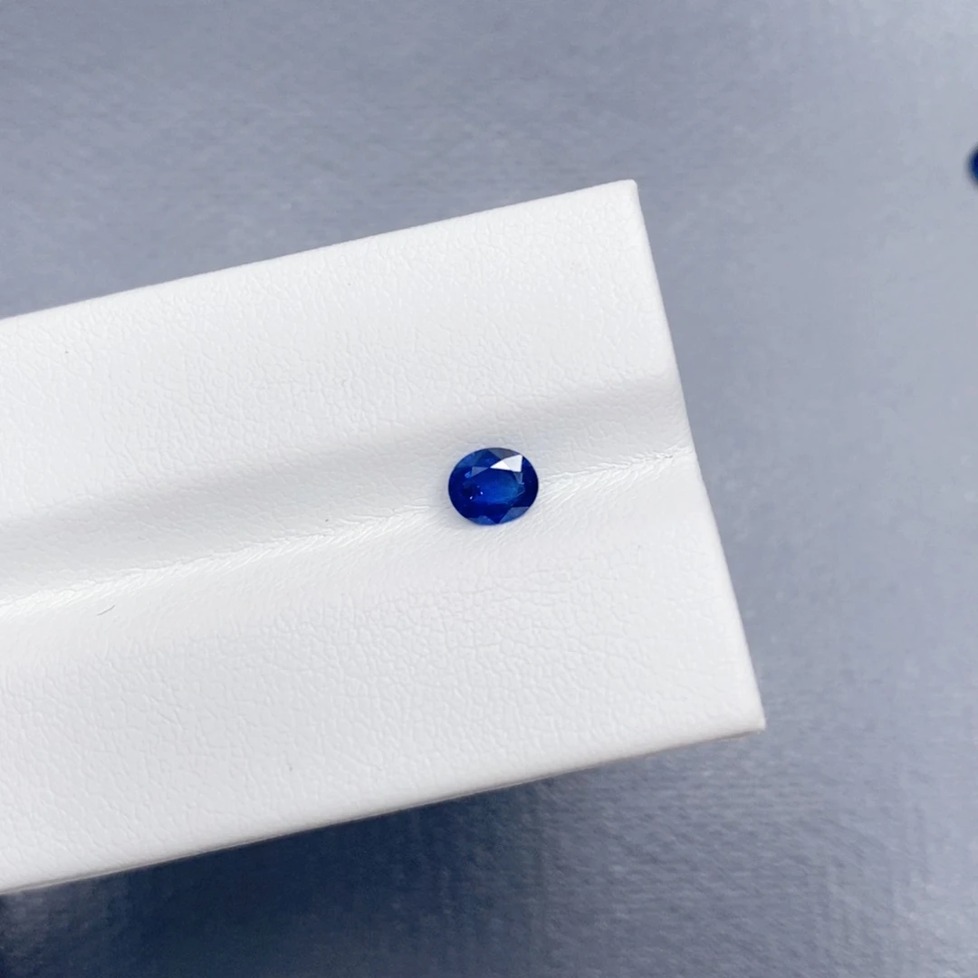 蓝宝石裸石未镶嵌0.4克拉