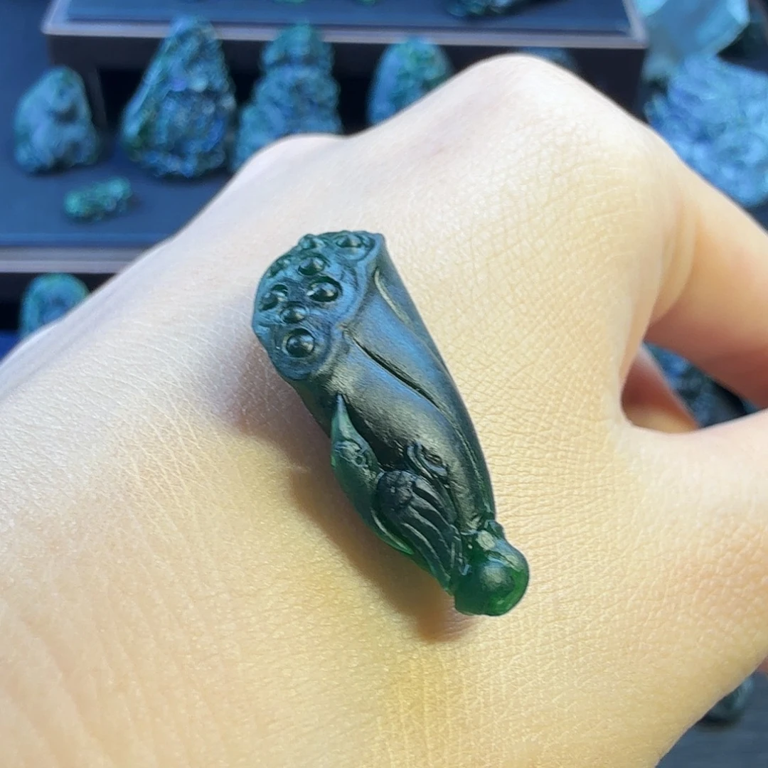 定制翡翠未镶嵌挂件