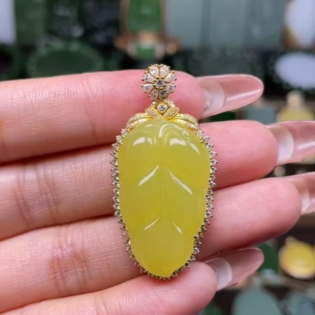 和田玉暴力鸡油黄叶子